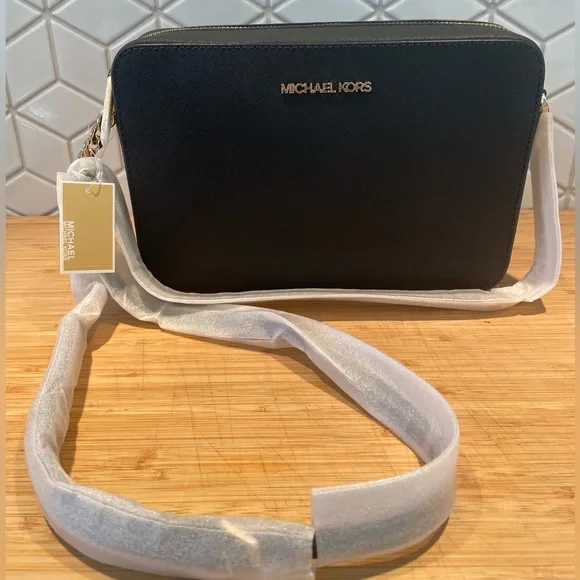 Michael Kors Crossbody Black Leather bag - Picture 1 of 4